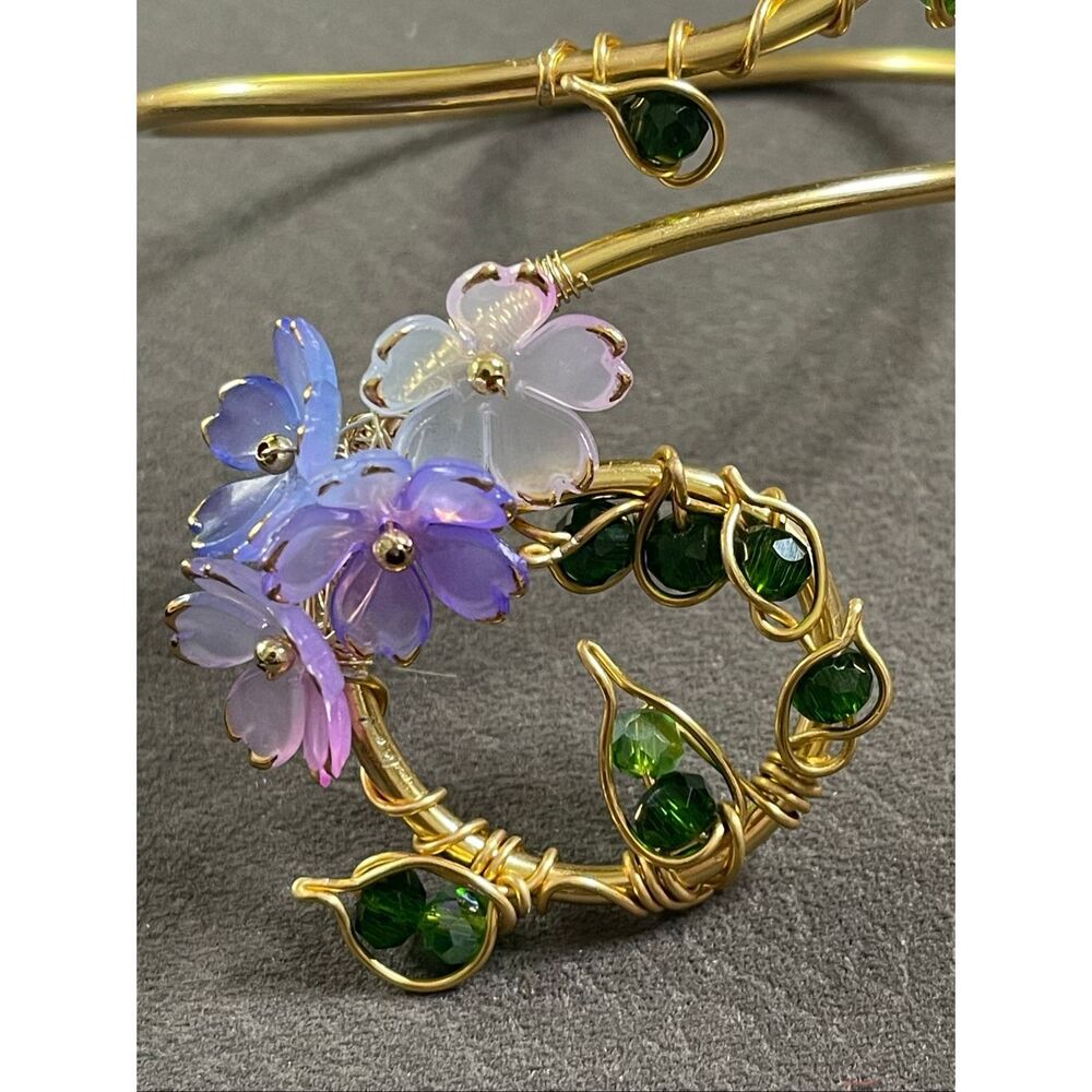 Enchanted adjustable gold tone floral arm cuff whimsical fairy core blossom flow - Picture 4 of 6
